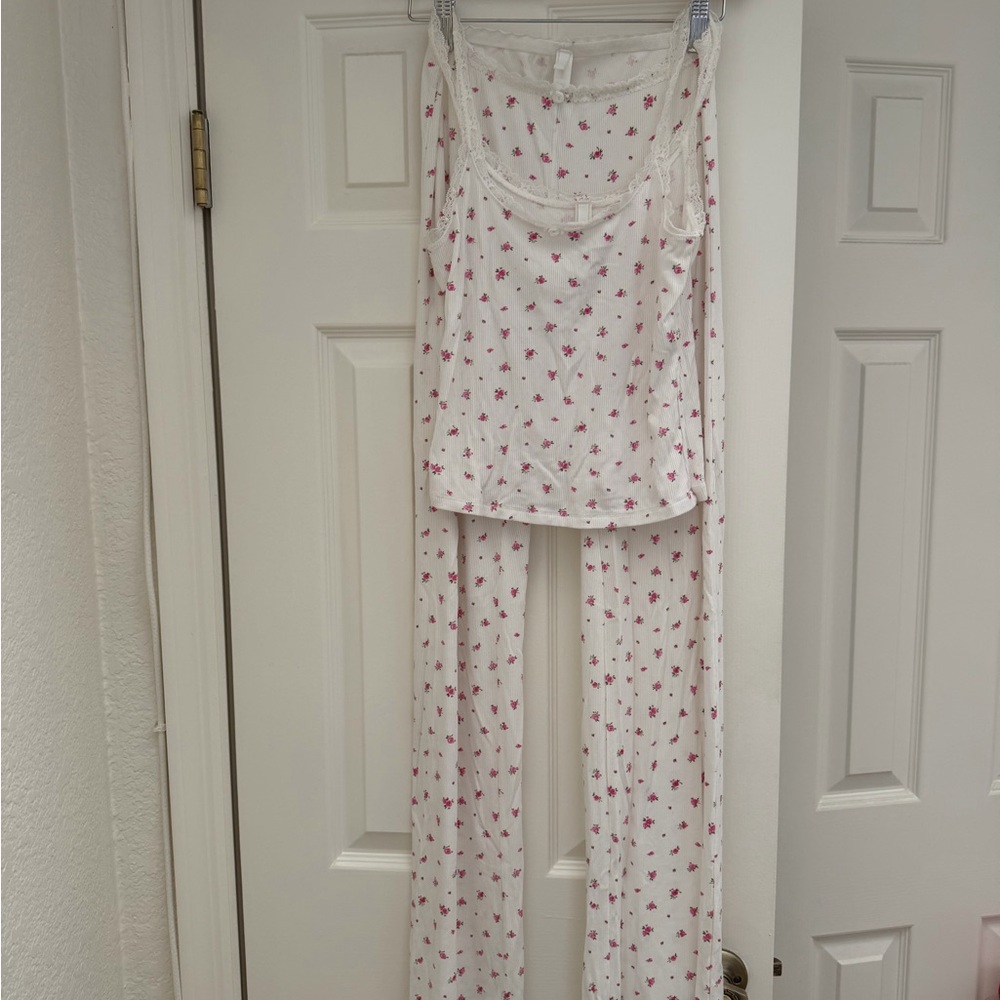 Skims White Floral Pajama Set - Pink Print